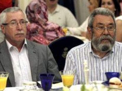 Los secretarios generales de CCOO, Ignacio Fernández Toxo, y de UGT, Cándido Méndez (i-d). EFE/Archivo