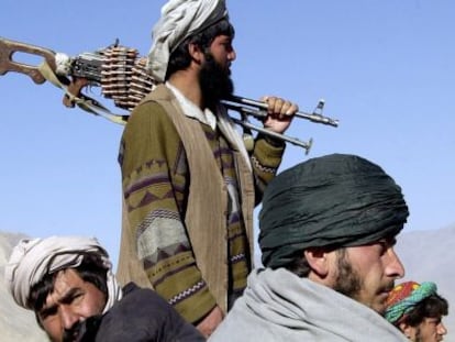 Combatientes talibanes al este de Afganist&aacute;n, en 2001.