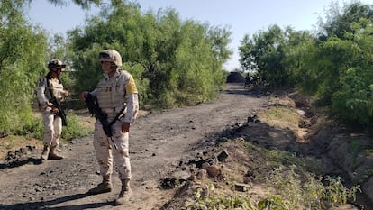 Elementos de la Guardia Nacional en la zona aledaña a la entrada de la mina, el 4 de agosto de 2022. 