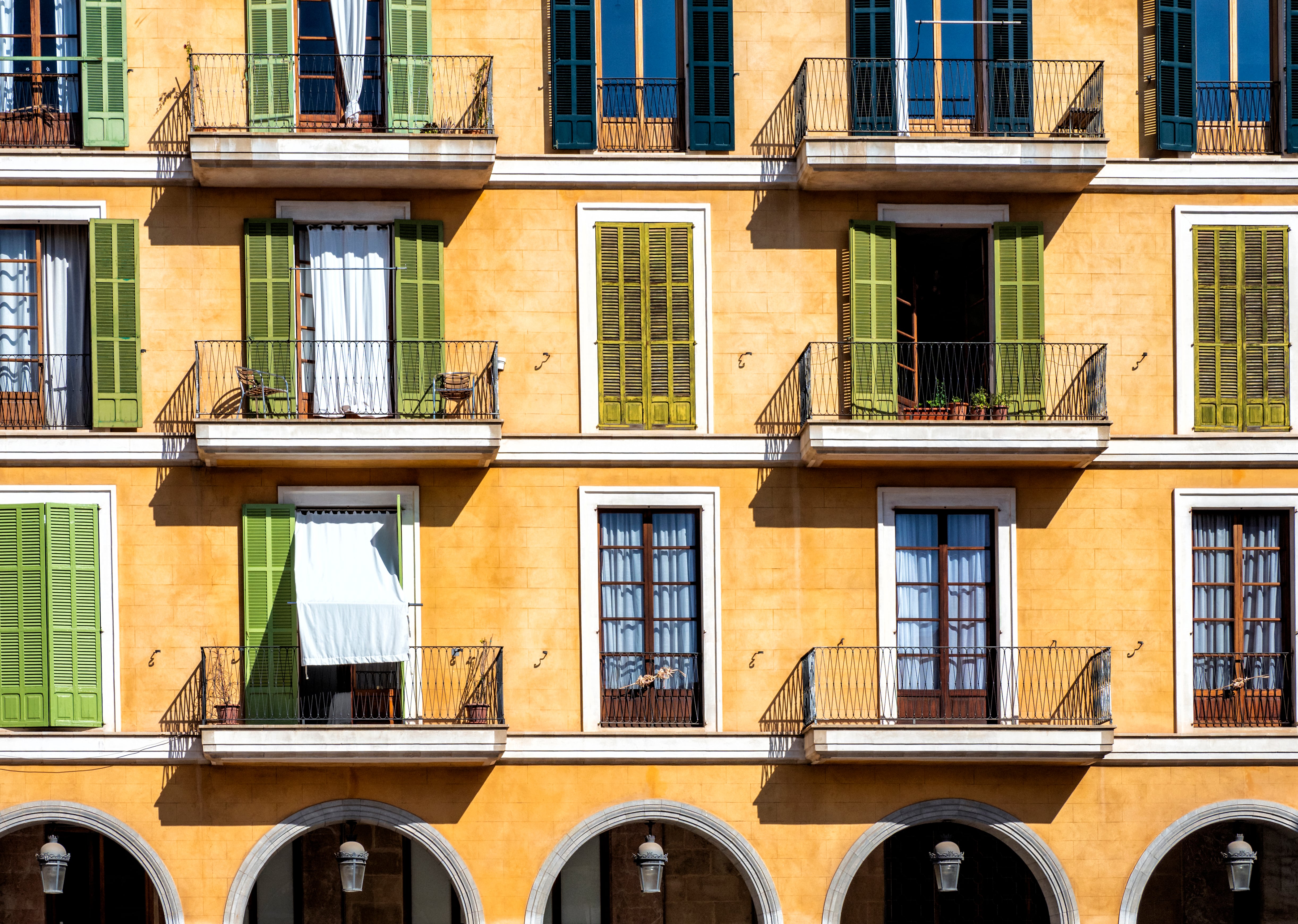 Isolation or ventilation: the architects' energy debate is on a pilot floor in Alicante