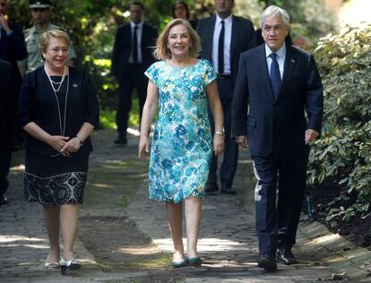 Michelle Bachelet, Sebastián Piñera y, su esposa, Cecilia Morela.