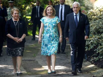 Michelle Bachelet, Sebastián Piñera y, su esposa, Cecilia Morela.