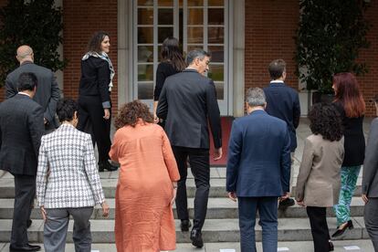 El Presidente del Gobierno, Pedro Sánchez, mantiene un encuentro con representantes de ONG de inmigración en el palacio de la Moncloa, este lunes.