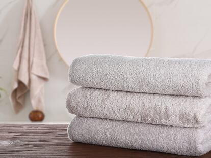 Lote de cuatro toallas de algodón disponibles en diferentes colores. GETYY IMAGES.