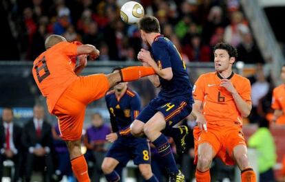 Patada de De Jong a Alonso en la final de 2010