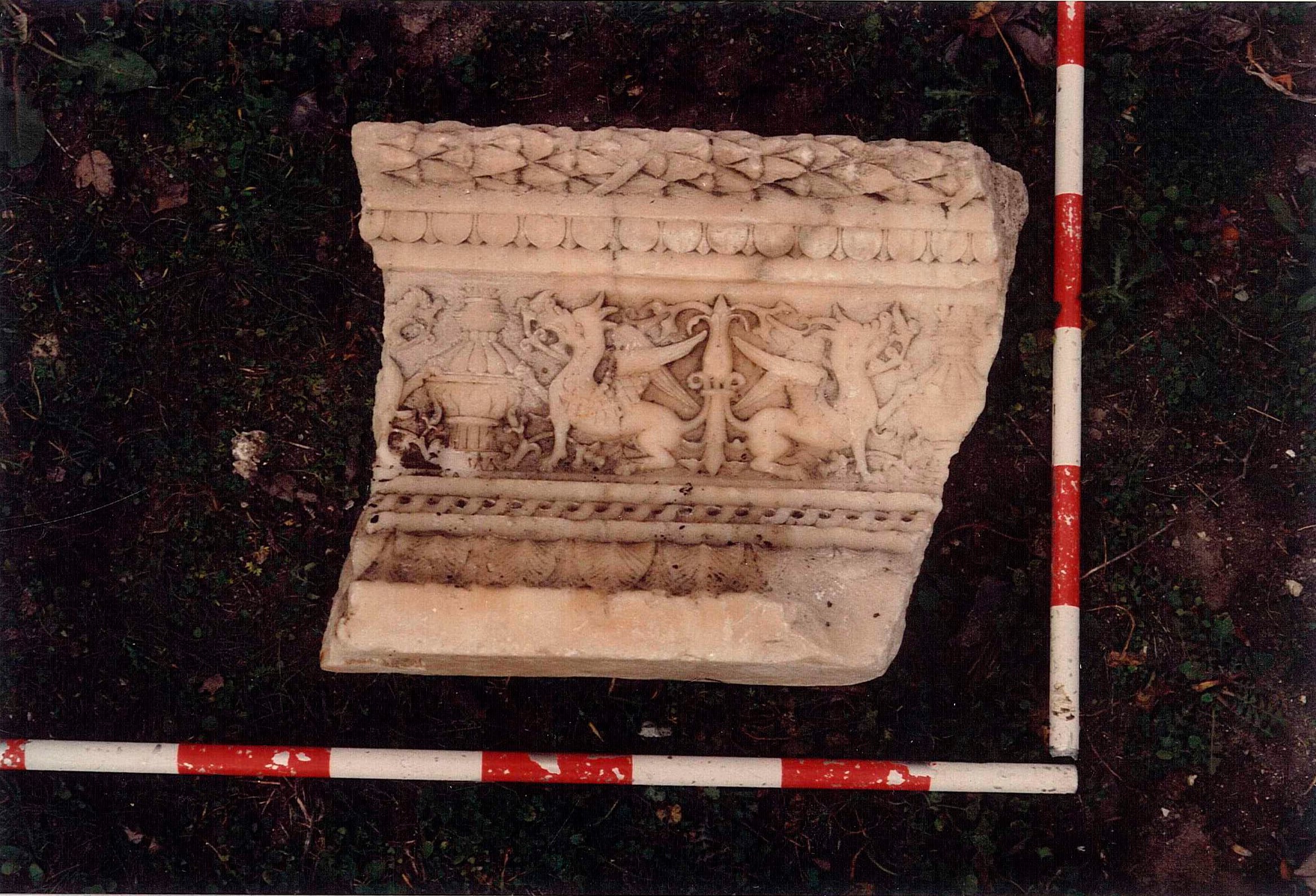 Los fragmentos del sepulcro de alabastro del primer duque de Alburquerque estaban en la escombrera