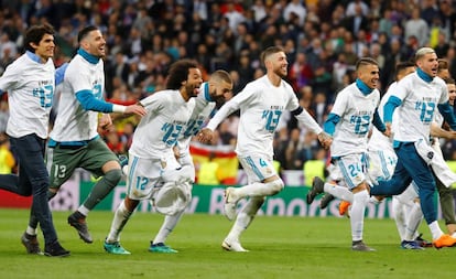 Jogadores do Real Madrid celebram a classificação.