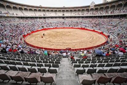 La Monumental, medio vacía, ayer, durante la lidia del primer toro de la tarde.