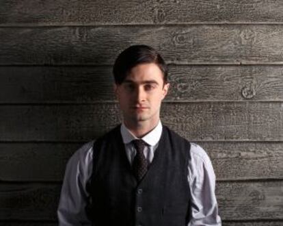 Radcliffe interpreta en esta nueva serie a un joven e inocente doctor que da sus primeros pasos en un hospital en la Rusia de la revoluci&oacute;n.