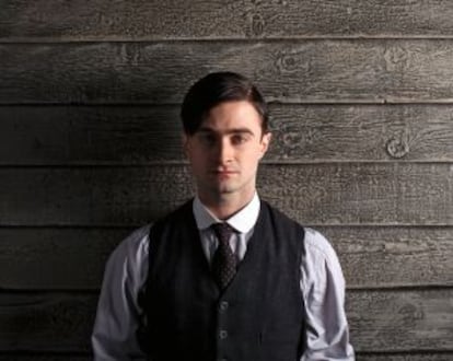 Radcliffe interpreta en esta nueva serie a un joven e inocente doctor que da sus primeros pasos en un hospital en la Rusia de la revoluci&oacute;n.