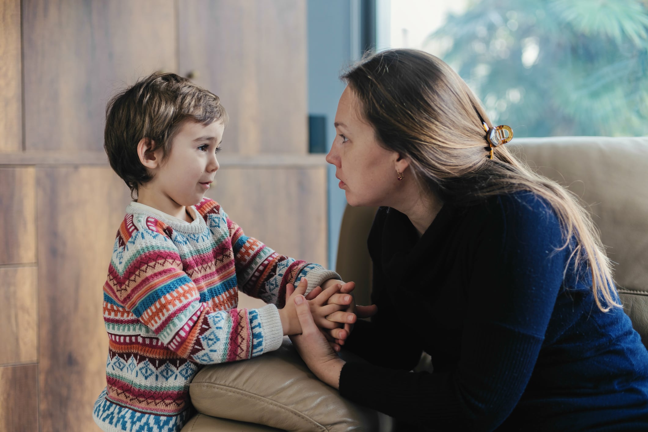 Criar a un hijo en solitario: pros, contras y consejos para gestionar la posible sobrecarga del progenitor