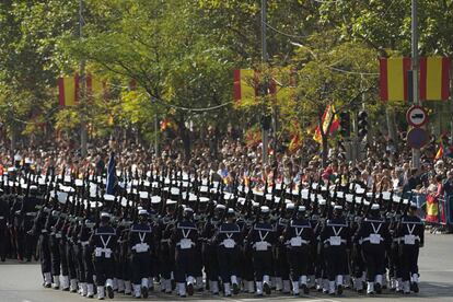 Vista general del desfile por el paseo de la Castellana de Madrid.