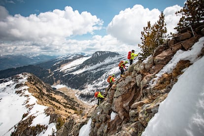 Rescue in a edge of the Italian Alps in charge of the Cnsas.