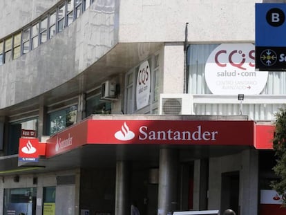 Sucursales de Bankia, Banco Santander y el Sabadell, en Madrid.