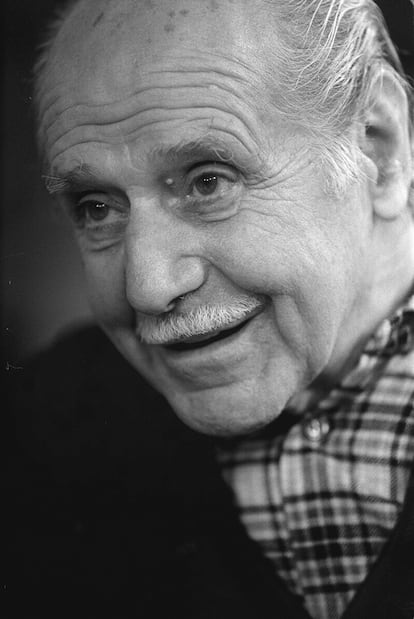 El actor Manuel Alexandre, fallecido en Madrid el Día del Pilar a los 92 años, en la presentación de la serie de televisión <i>Señor alcalde</i>, en enero de 1998.