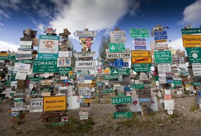 El pintoresco bosque de señales de Watson Lake, en el territorio Yukon (Canadá).