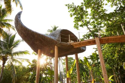 Casa de árbol con forma de manta raya, de Porky Hefer.