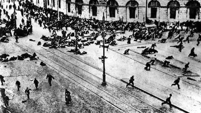 Enfrentamiento entre bolcheviques y el Ejército ruso en Petrogrado (hoy San Petersburgo) en 1917.