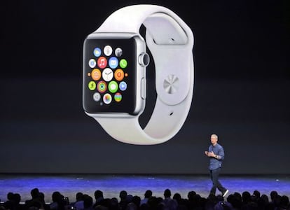 Tim Cook presenta el nuevo iWatch.