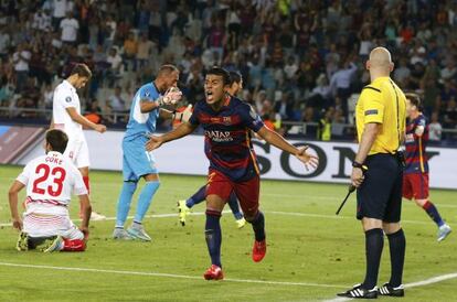 Rafinha celebra su gol al Sevilla.