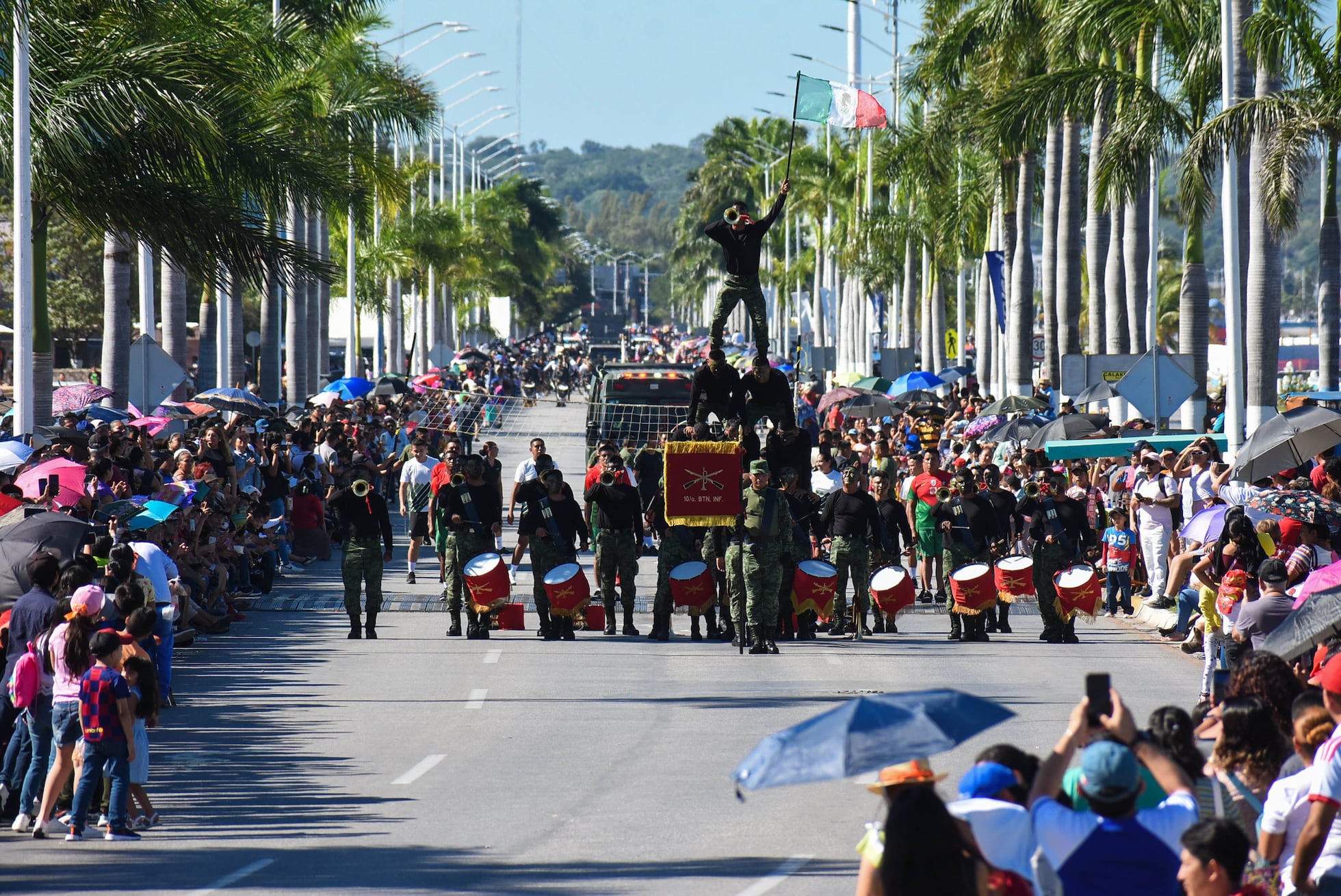 El desfile por el aniversario de la Revolución, en imágenes | Fotos ...