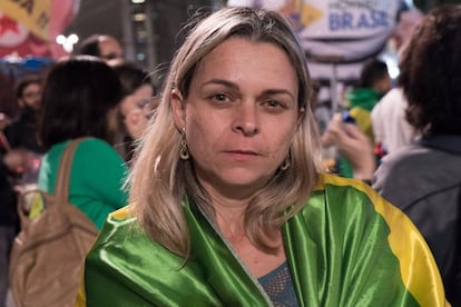 Cristiani acredita que o país se livrou da tentativa de comunismo do PT, e que bom mesmo seria uma intervenção militar para estabelecer novas eleições. “A corrupção desses últimos 13 anos vem acabando com o país. Esse partido e o Foro de São Paulo vêm buscando instaurar o comunismo porém nós finalmente estamos tomando o país de volta. A economia está anulada e isso reflete diretamente na área em que atuo. Vejo todos os dias o aumento da inadimplência e diversos colegas vêm sendo demitidos. Esse novo governo trará uma pequena estabilização mas eu acredito que somente uma intervenção militar, a dissolução de todos os partidos, criação de novas leis e novas eleições podem de fato colocar o país na linha.”