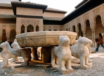 Patio de los leones en La Alhambra, Granada.