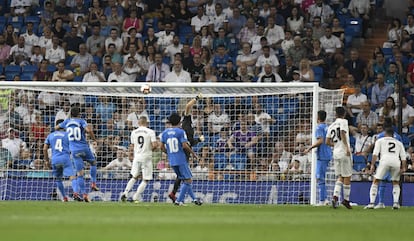 Carvajal, marca el primer gol del Real Madrid.