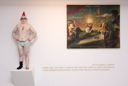 'The end of the party' (2012) de Samuel Salcedo (izda.) y el óleo de José Luis Serzo 'Blinky en tono alquimístico' (2012).