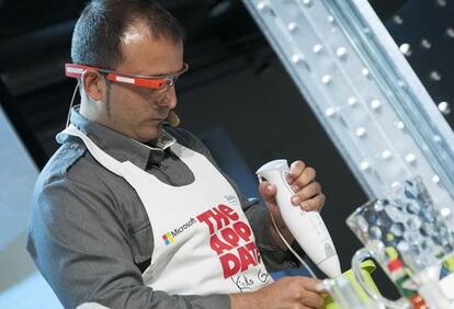 Kisko Garc&iacute;a, chef del restaurante cordob&eacute;s Choco, cocina con las Google Glass.