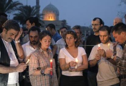 Un grupo de periodistas rinde homenaje a José Couso en Bagdad.
/ AP