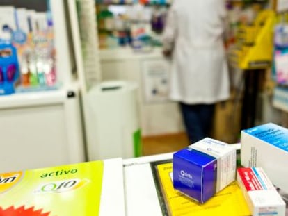 Medicamentos en una farmacia de Santiago de Compostela.