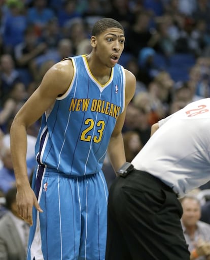 Anthony Davis, de los New Orleans Hornets, en el partido contra Orlando Magic.