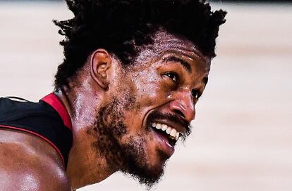 Jimmy Butler, durante el tercer partido de la final entre Miami y los Lakers.