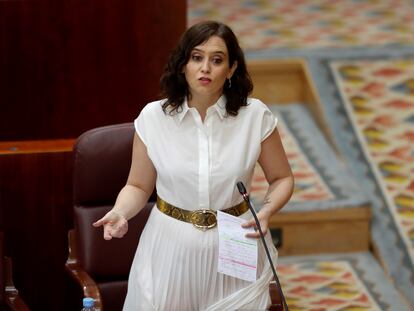 La presidenta regional, Isabel Díaz Ayuso, al inicio del pleno de la Asamblea de Madrid de este jueves.