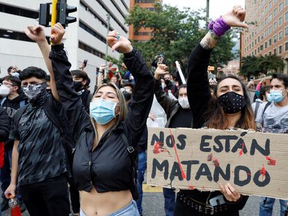 Jóvenes protestan en el norte de Bogotá contra el Gobierno de Iván Duque