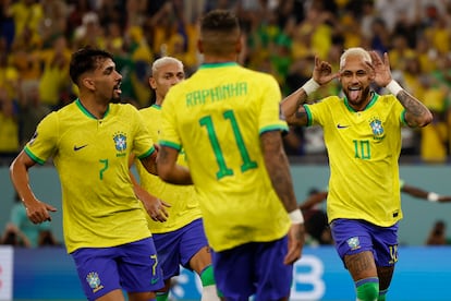 Los jugadores de Brasil celebran el gol de Neymar en la victoria ante Corea del Sur en los octavos de final del Mundial este domingo.