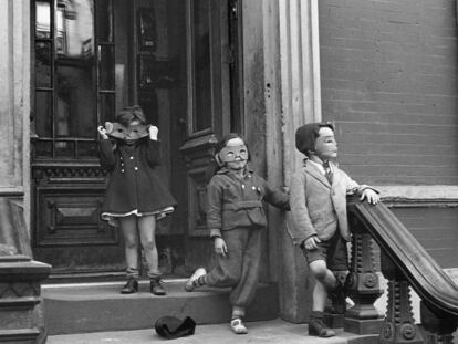 <b><i>Nueva York, ca. 1942</b></i>, de Helen Levitt, en la exposición de la Fundación ICO en Madrid.