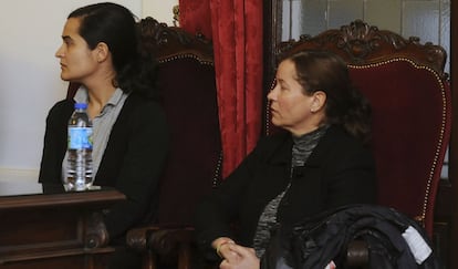 Monserrat González i Triana Martínez durant la nova jornada del judici per l'assassinat d'Isabel Carrasco.