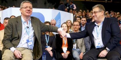 Alberto Ruiz-Gallard&oacute;n y Juan Ignacio Zoido, en la convenci&oacute;n de Valladolid.