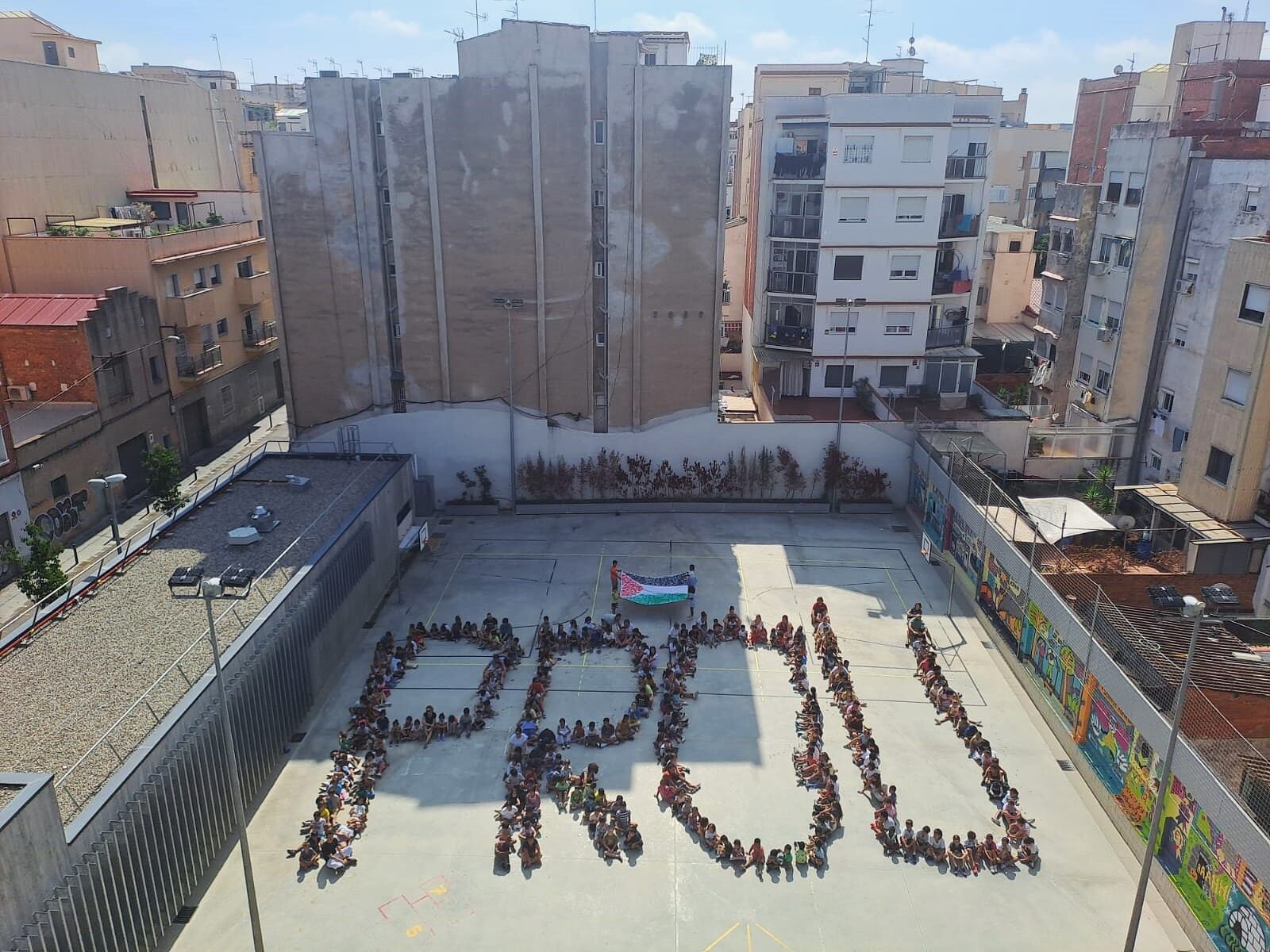 Madrid, la excepción (por ahora): el resto de comunidades autónomas no vetan muestras de apoyo a Gaza en los centros educativos
