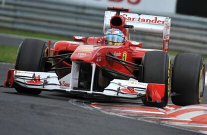 El piloto español, Fernando Alonso, durante la tercera sesión de entrenamientos libres del sábado.