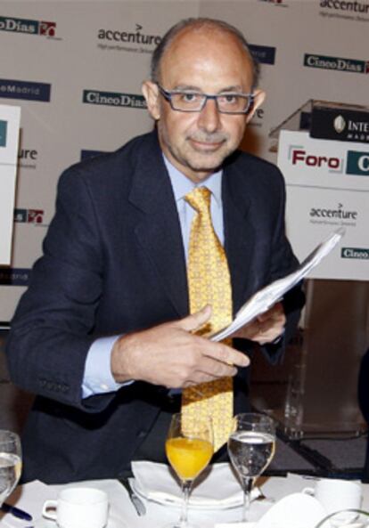 El portavoz económico del PP, Cristóbal Montoro, durante su participación en el Foro Cinco Días.