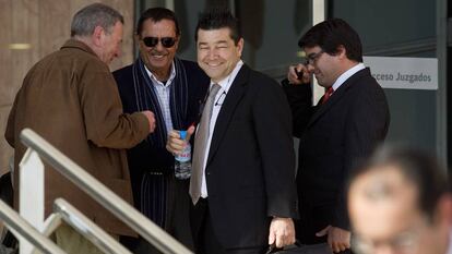 Andrés Liétor (centro), junto a Julián Muñoz, en 2012.