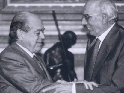 Jordi Pujol, junto a Josep Benet, en el Palau de la Generalitat, en una imagen de archivo.