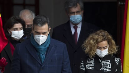 En primer término, el presidente del Gobierno, Pedro Sánchez, y la presidenta del Congreso, Meritxell Batet. Detrás, la presidenta del Senado, Pilar Llop; el presidente del Tribunal Constitucional, Juan José González Rivas, y el presidente del Tribunal Supremo y del Consejo General del Poder Judicial, Carlos Lesmes.