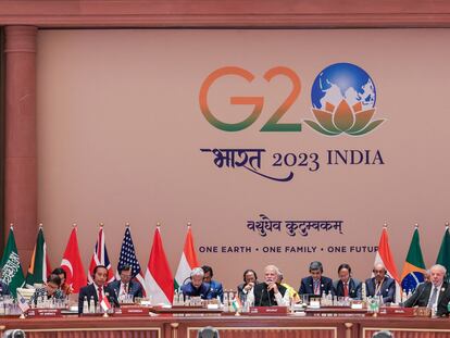 Una imagen general de los mandatarios asistentes a la cumbre del G-20 en Nueva Delhi, este domingo en la sesión de clausura. La fotografía ha sido difundida por la Oficina de Información de Prensa de la India (PIB).