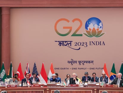 Una imagen general de los mandatarios asistentes a la cumbre del G-20 en Nueva Delhi, este domingo en la sesión de clausura. La fotografía ha sido difundida por la Oficina de Información de Prensa de la India (PIB).
