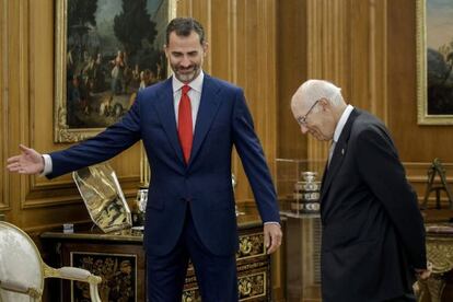 Felipe VI con el presidente del Consejo de Estado.