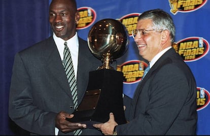 David Stern y Michael Jordan, en 1996.